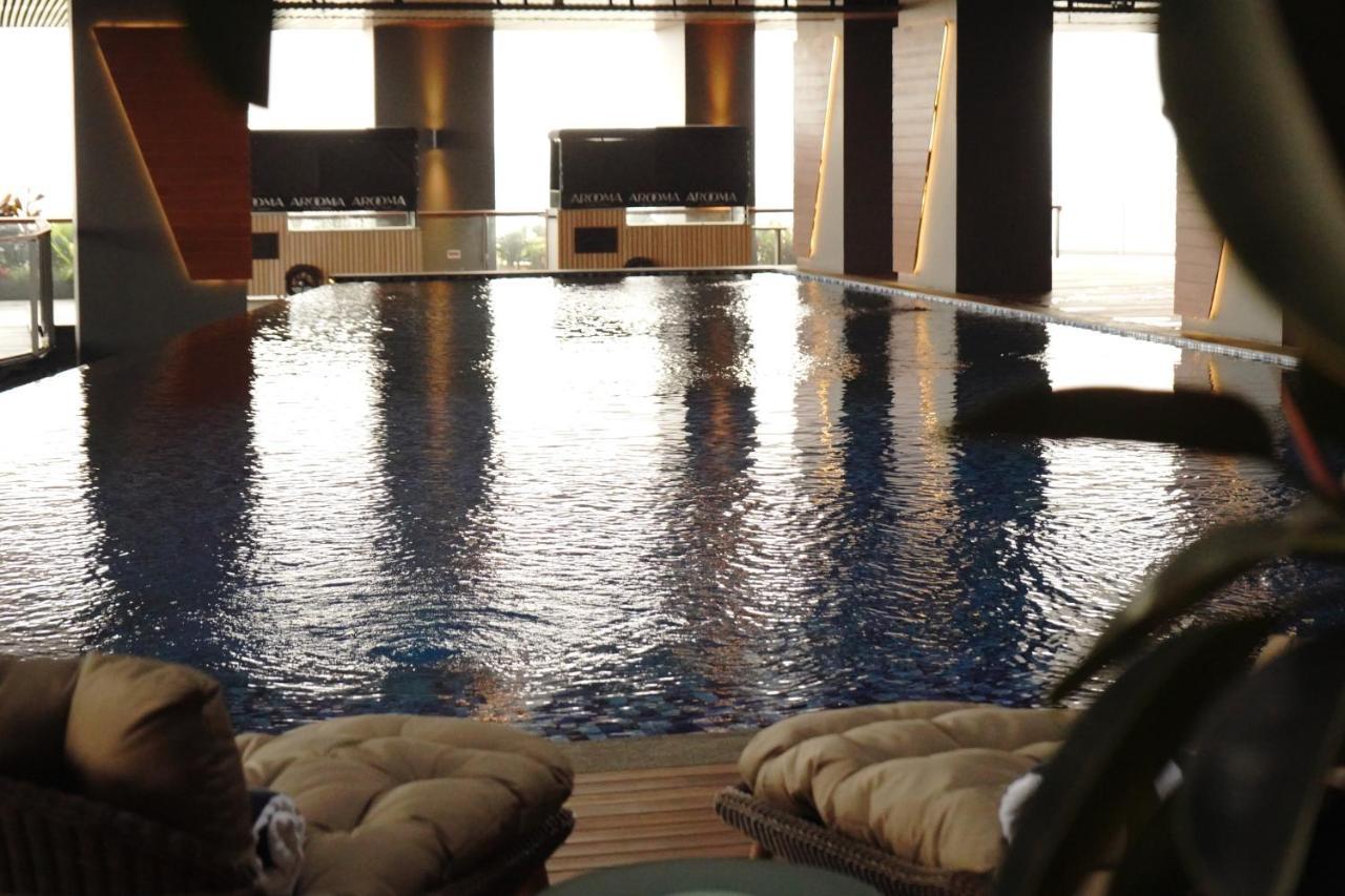 Herloom Hotel & Residence Bsd Tangerang Exteriör bild